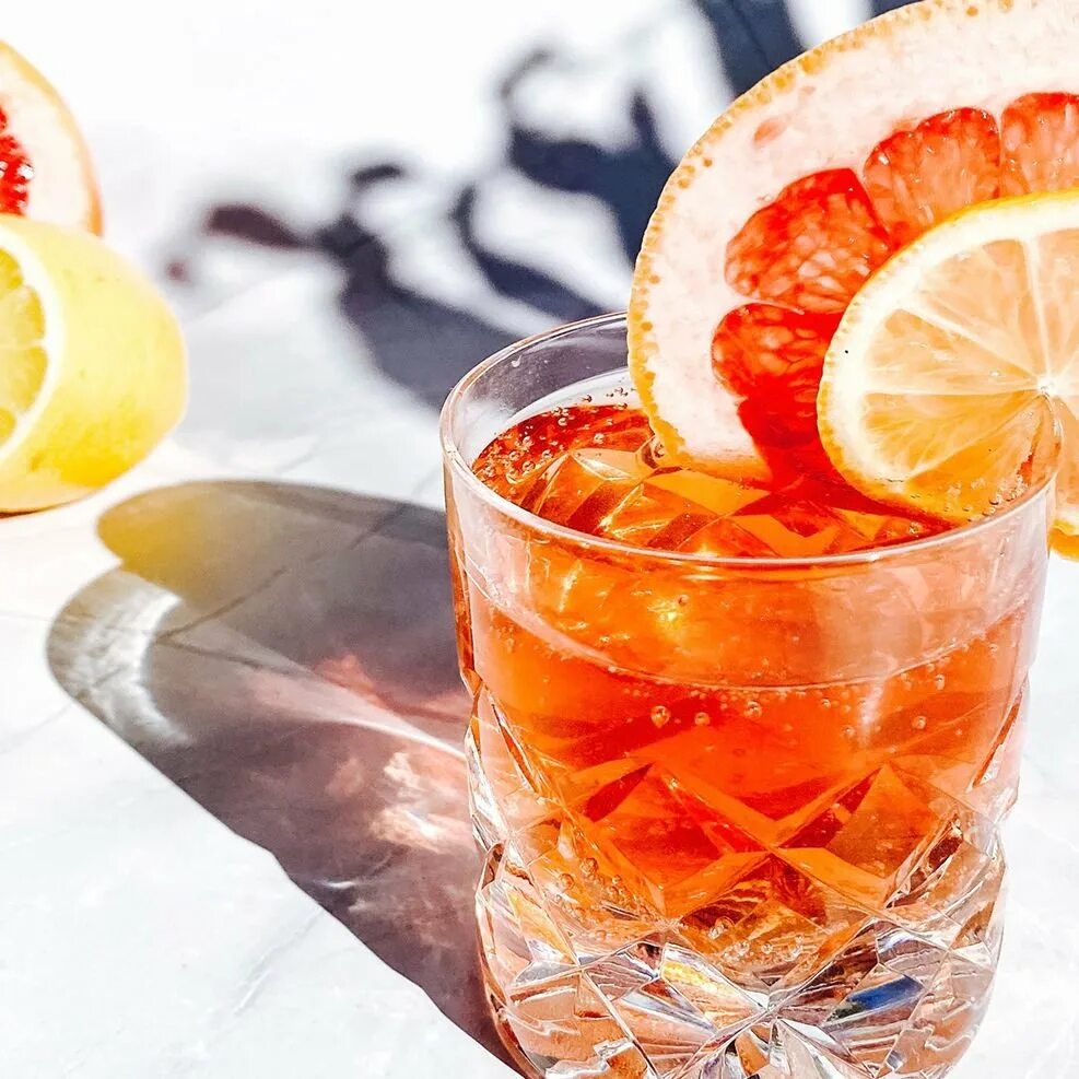 Сиропы для коктейлей. Коктейль с апельсином. Милкшейк с апельсином. Сиропы для коктейлей. Aperol spritz апельсин.