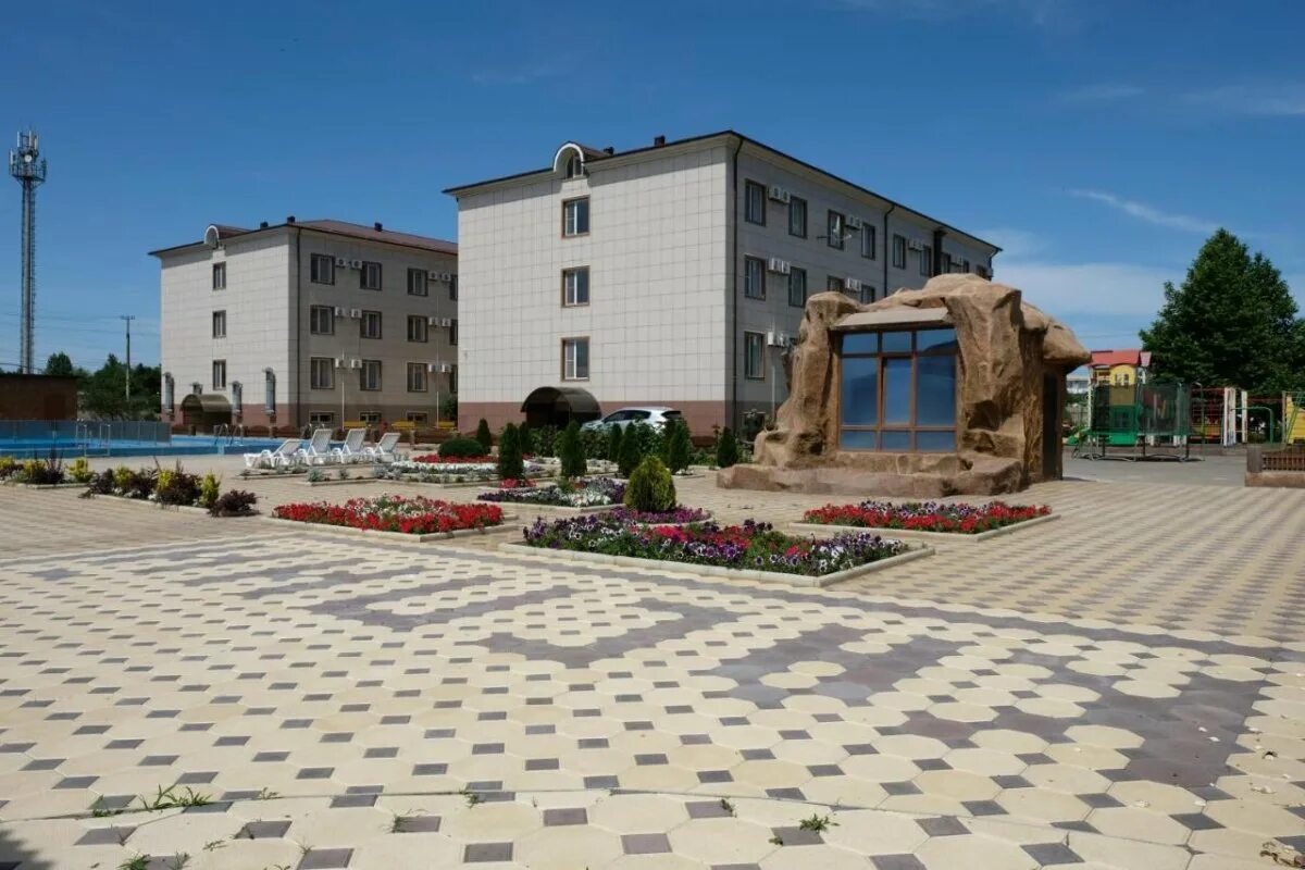 Каспийское море дагестан избербаш. Каспий избербаш пляж. Махачкала дагестан море избербаш. Каспий отель избербаш 4*. Каспийское море пляж избербаш.