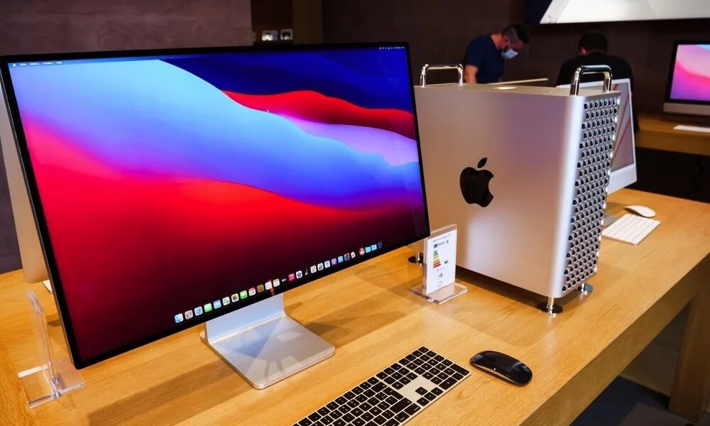 Новинки экрана 2023. Компьютер Apple Mac Pro 2023. Монитор Apple Studio display 27. Компьютер Apple 2023 Mac Studio. Монитор Apple Studio display 2009.