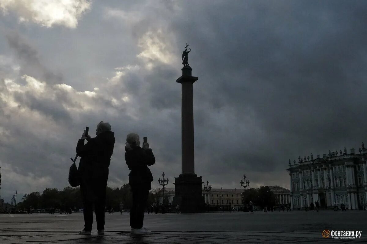 События в питере в октябре. Питер сегодня. непогода в питере. жители петербурга. питер в октябре фото.