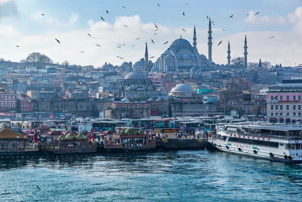Погода в стамбуле в июле. Стамбул Босфор. Истанбул Турция. Стамбул улочки Босфор. Истанбул 2022 город.