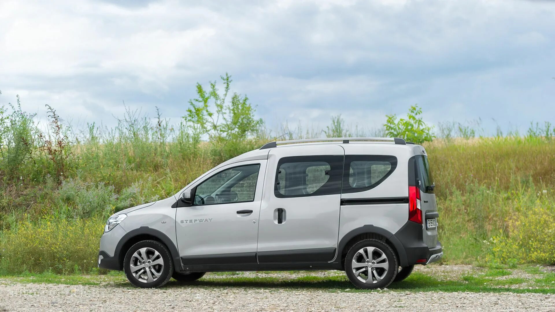 Рено докер 2022 новый. Рено докер 2022. Рено докер степвей 2021. Рено докер шины. Доккер renault степвей.