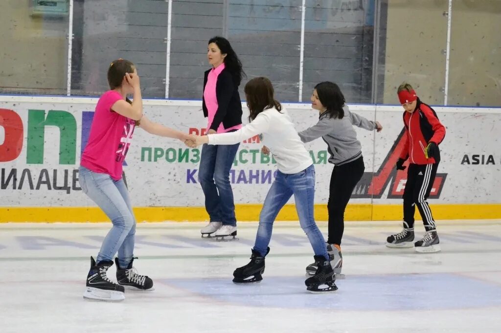 объявление массовые катания. массовое катание клин. массовые катания на коньках. айсберг расписание массовых катаний. расписание массового катания в ледовом дворце.