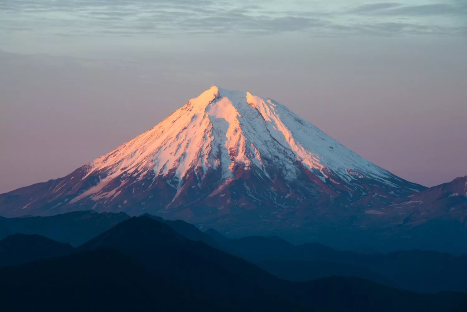 Вулкан корякская сопка. Вулкан корякская сопка камчатка. Корякская сопка. Петропавловск-камчатский корякский вулкан. Камчатка корякская сопка.