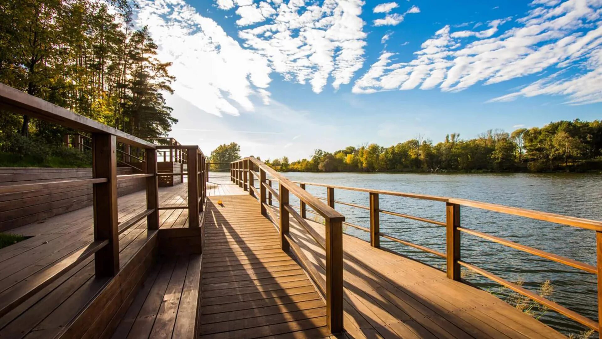 Набережная поселка витро кантри. Набережная раздоры. Кп павловы озёра, истринский район. Троицкий парк измайлово. Набережная волги энгельс.