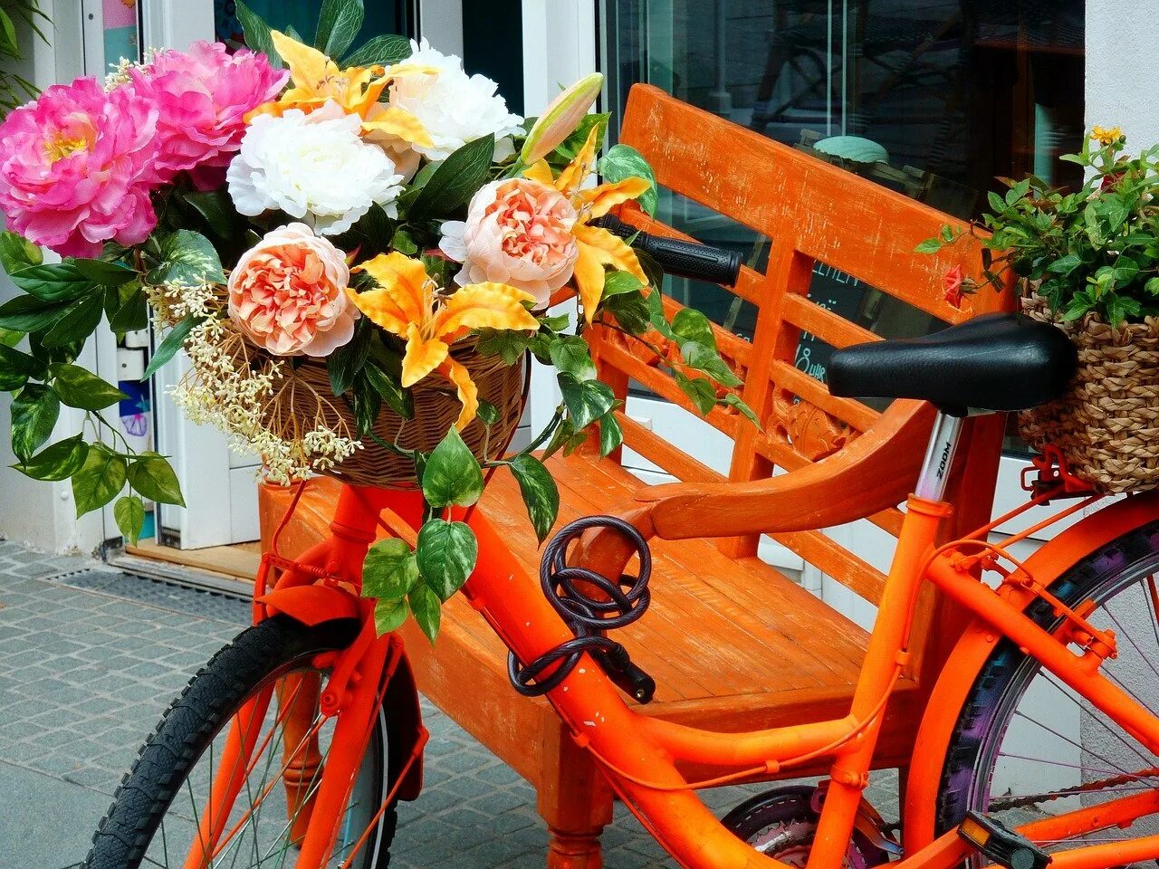 Велосипед в цветах зеленый. Велосипед с цветами. Велосипед с корзинкой цветов. Велосипед с цветами декор. Красивый велосипед с цветами.