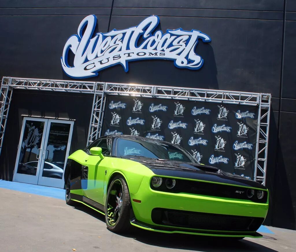 Яма кастомс. Мастерская west coast customs. вест кост кастомс логотип. вест кост кастомс гараж.