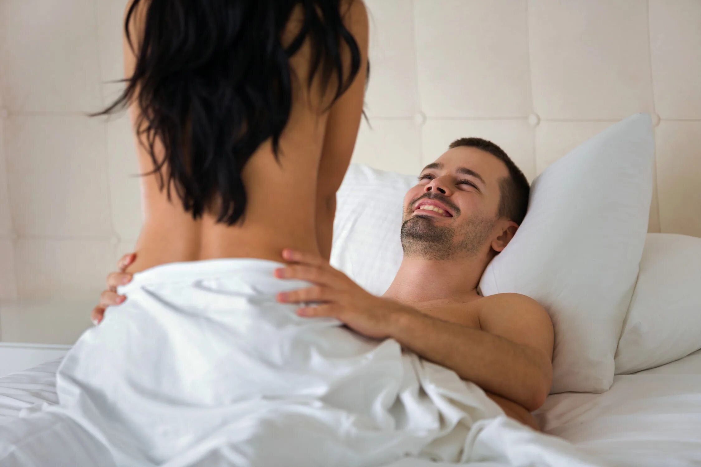 Riley keough the girlfriend experience. Женщина сверху. Женщина сверху. Удовольствие для мужчины. Сидит на возбужденном.