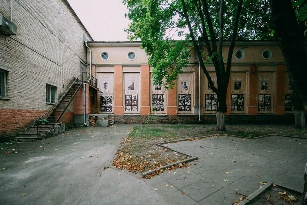 Киностудия имени а довженко. Киевская киностудия. киностудия им довженко. студия имени довженко. киностудия довженко здание.