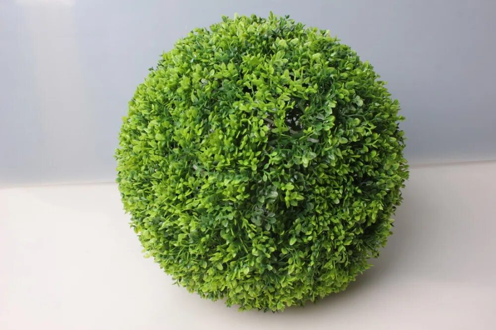Шар из искусственной травы. Самшит круглый. Самшит топиарный. Хризантема сантини кантри зеленая. Зеленый круглый цветок.