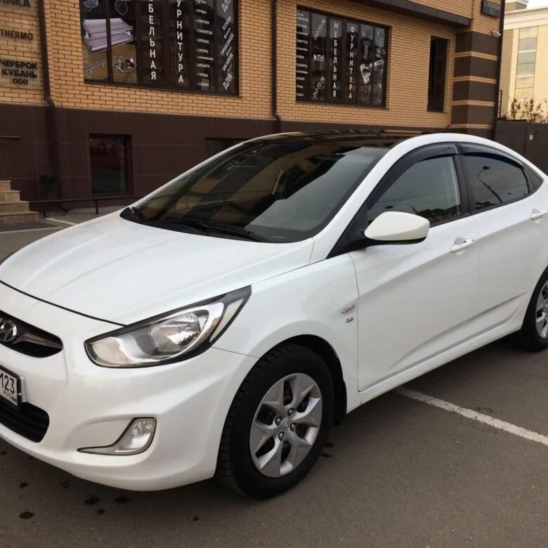 Солярис 1.6 автомат. Hyundai Solaris автомат 1.6 белый. Хюндай на автомате маленький.