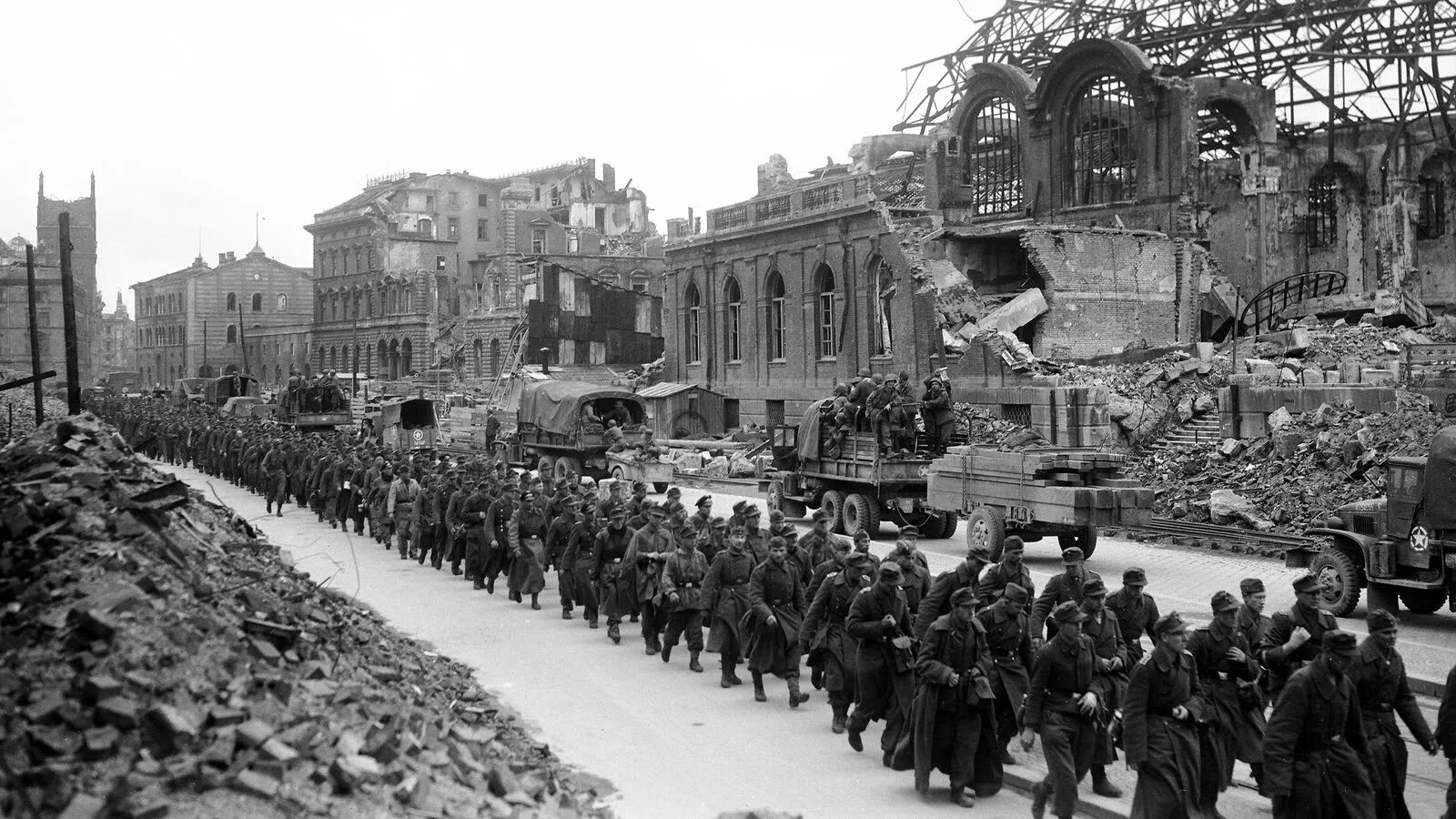 Германия после 1945. Взятие Мюнхена 1945. Бомбардировка Мюнхена 1945. Мюнхен во время второй мировой войны.