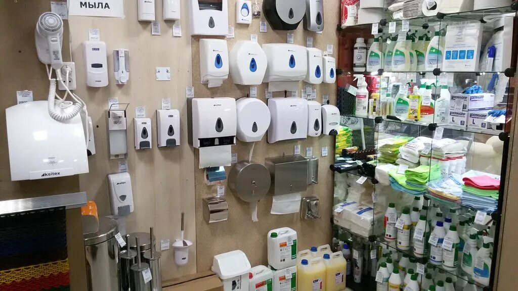 Клининг магазина краснодар. Клининговый магазин. Клининговый магазин. Уборщик магазина. Bd 50/70 r bp classic поломоечная машина с сиденьем для оператора karcher.