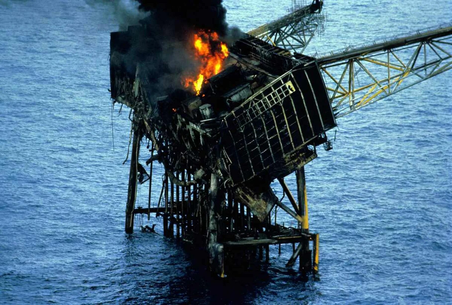 Платформа alpha. Пожар на нефтяной платформе piper alpha 6 июля 1988 года. авария на нефтяной платформе пайпер-альфа. взрыв на платформе «пайпер альфа». пожар на платформе «piper alpha».