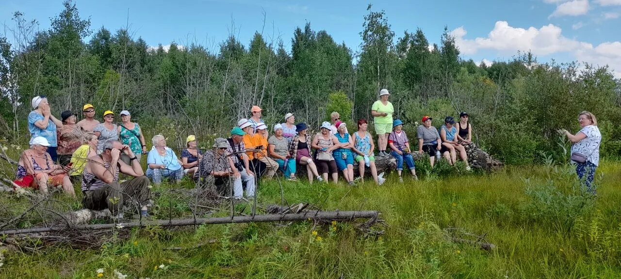 В группе туристов 200. Поход сплав. Сплав по Вычегде. Казарин походы и сплавы. Ветераны на катамаранах на Вычегде в Коми фото и видео.