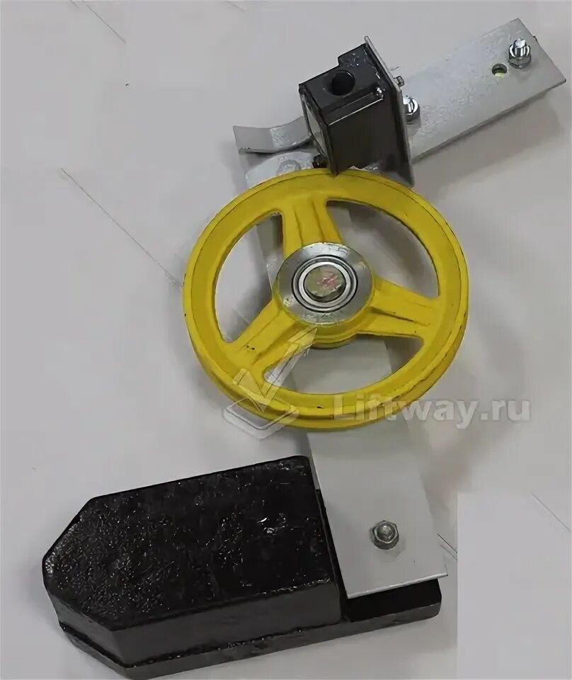 000к подшипник. Натяжное устройство ограничителя скорости кмз. Регулировка натяжного устройства лифта. Кинематическая схема лифта пассажирского. Ограничитель скорости лифта устройство.