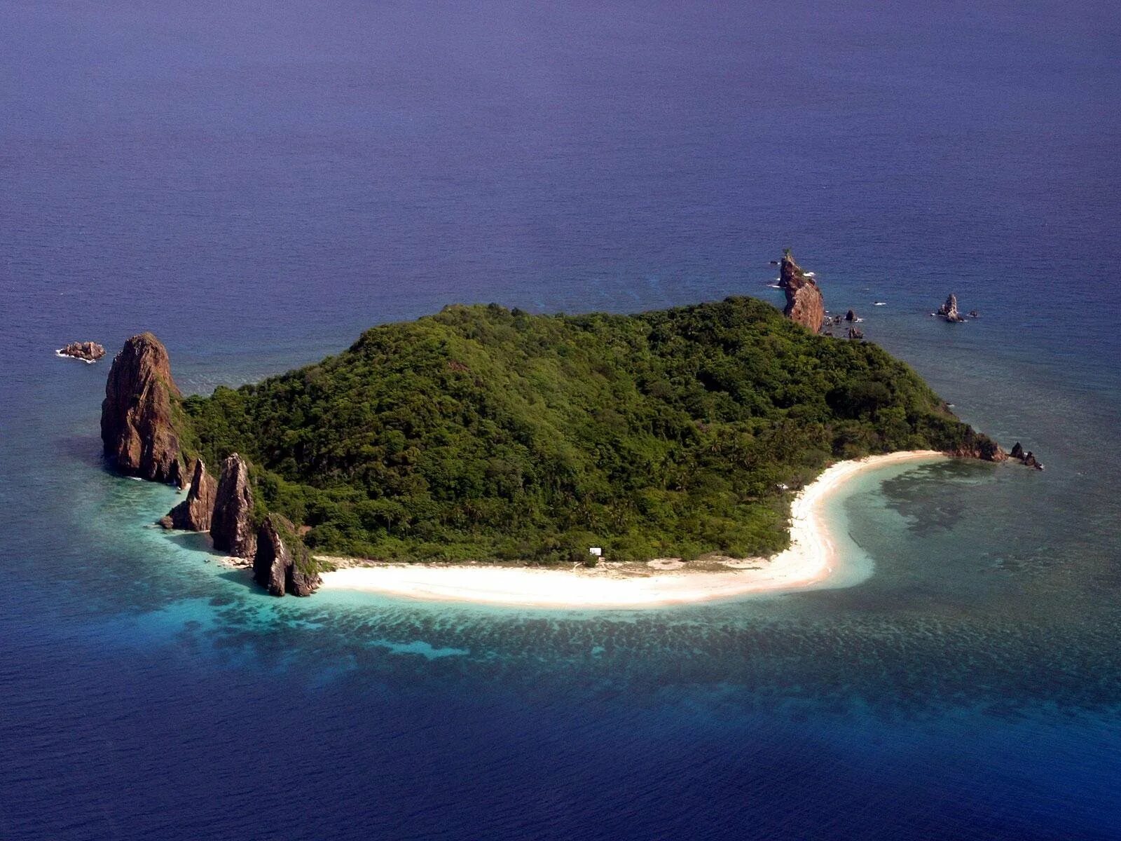 Сколько людей живет на островах. Остров Тахифехифа (Tahifehifa Island). Остров морская Чапура. Черепашьи острова Филиппины. Остров мотилак Филиппины.
