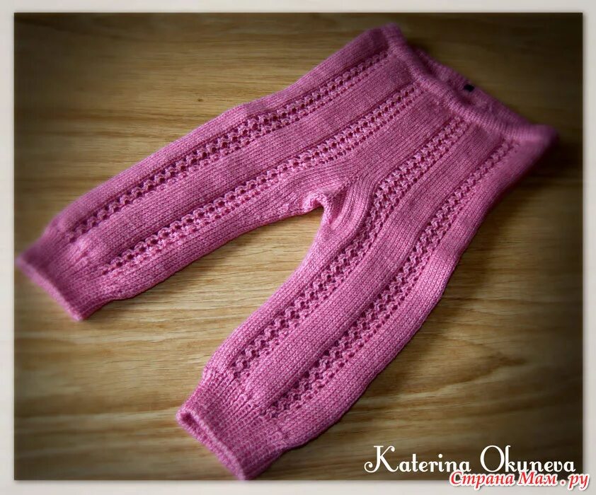 Вязаные штаны для мальчика. Штаны спицами для девочки. Вязаные штаны для детей. Детские брюки спицами. Вязаные штаны для мальчика.