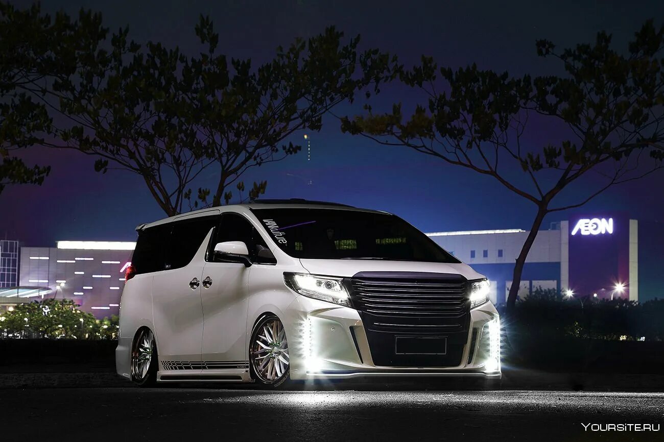 Отличается альфард. Тойота альфард 2022. Toyota Alphard 2021. Тойота альфард 2016. Тойота альфард 2017.