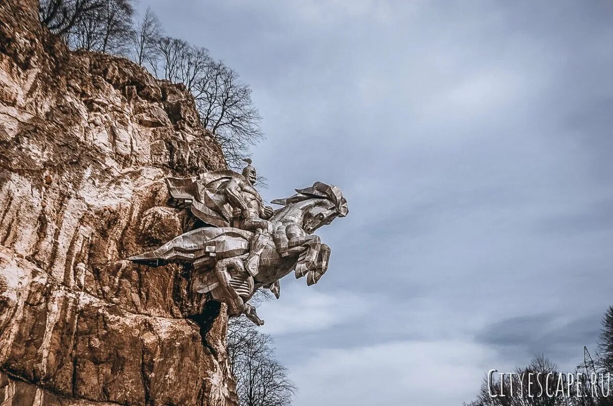 Памятник пастерджи северная осетия. Северная осетия уастырджи. Цейское ущелье георгий победоносец. Святой георгий уастырджи северная осетия. Уастырджи осетия.
