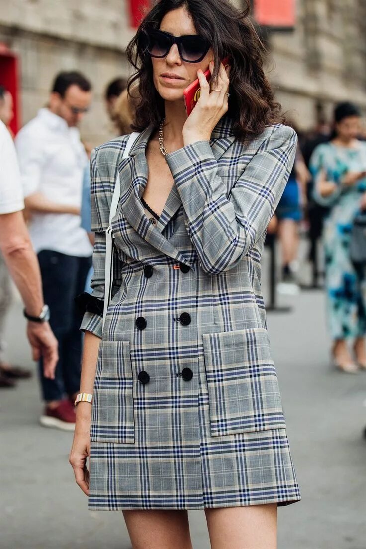 Danish woman style. клетчатый стиль. клетчатый стиль. тартан роял стюарт. клетка от версаче подиум.