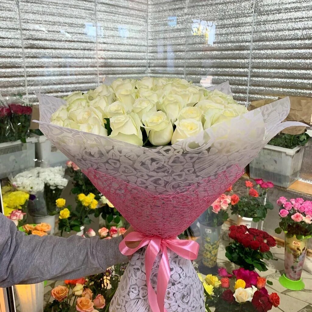 цветы воскресенск. цветочная база 1 калуга. цветочный воскресенск. букет розы жёлтые розовые. бело желто розовый букет.