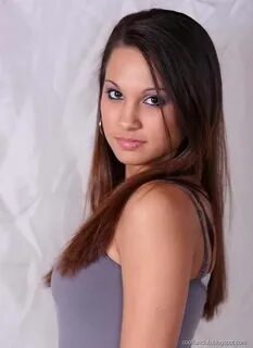 The gorgeous model Nicole here in this pictures, more pics after the break....