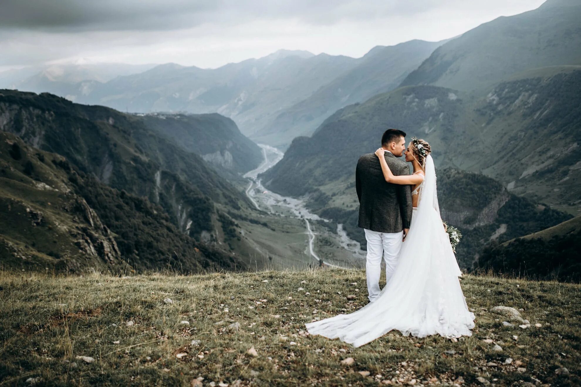 Свадебная фотосессия в горах. Свадьба в горах. Свадьба в горах Грузии. Свадьба в горах Кавказа. Женихи кавказа