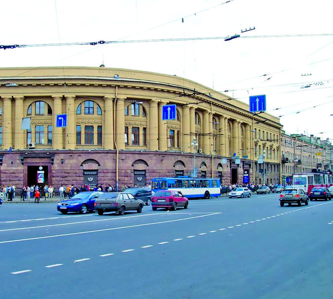 Метро московская 2 линия. Станция Технологический институт Санкт-Петербург. Станция метро Технологический институт Санкт-Петербург. Станция метро Технологический институт. Технологический институт метро СПБ.