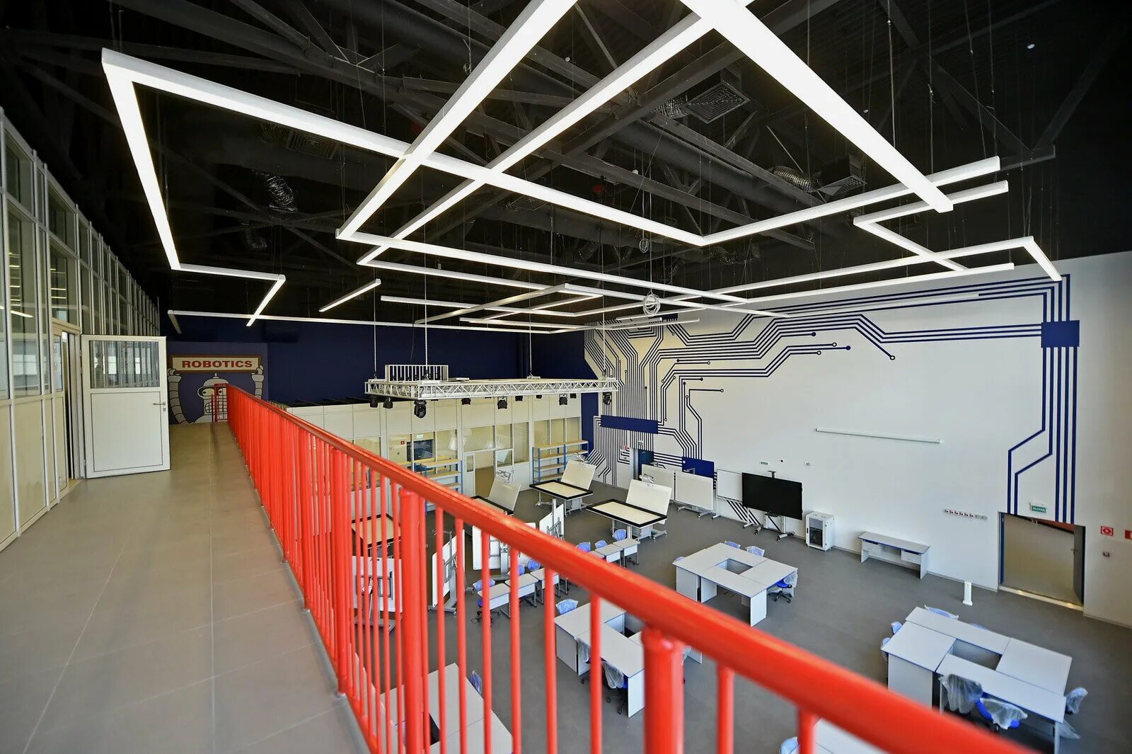 школа 548 зиларт внутри. школа зиларт отзывы. проспект лихачева 11 школа. зил арт школа 548. школа зиларт отзывы.