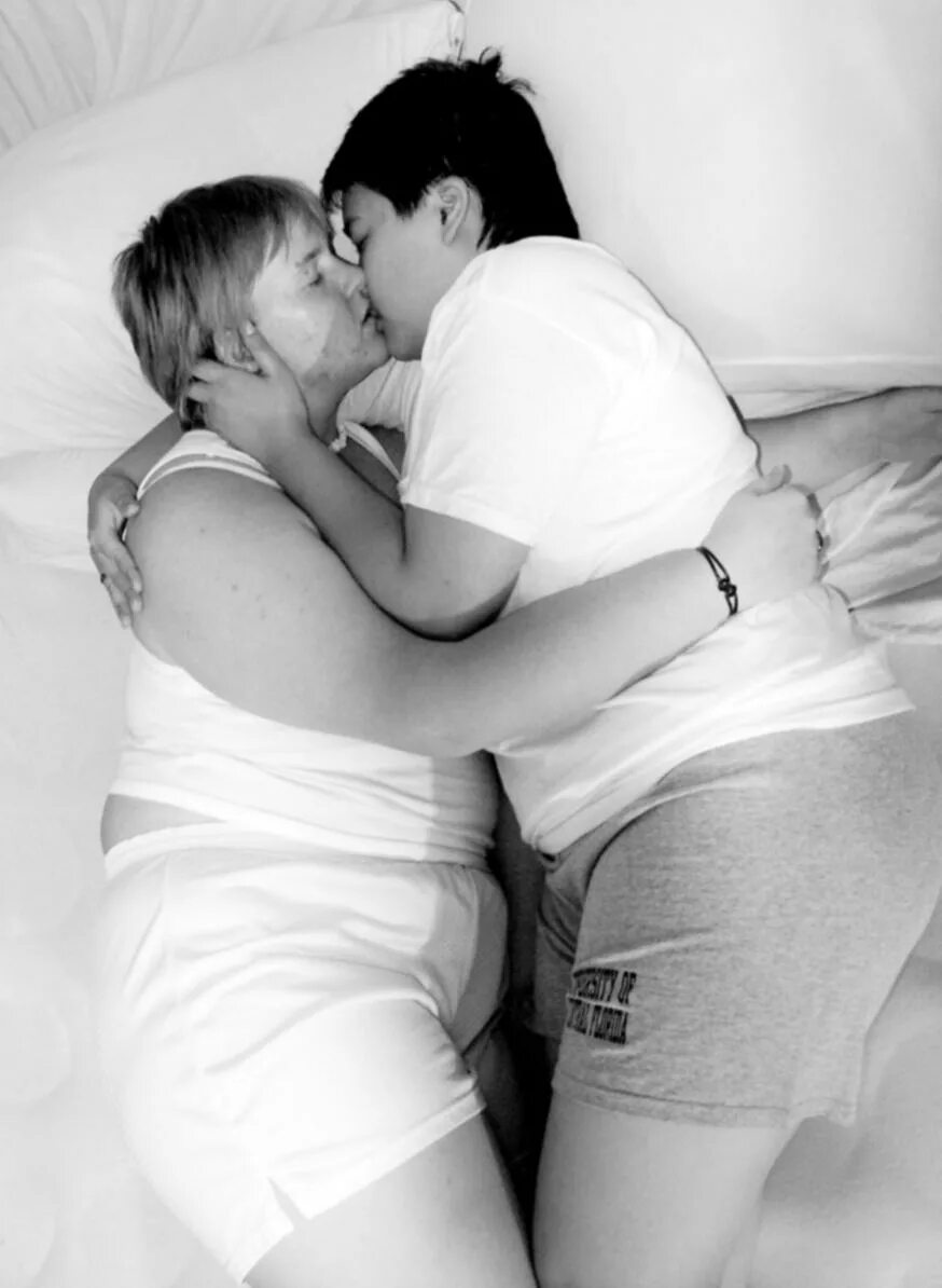 Куни маме и сестре. Tanya Chalkin. Близость с мамой. Толстая девушка целует парня.