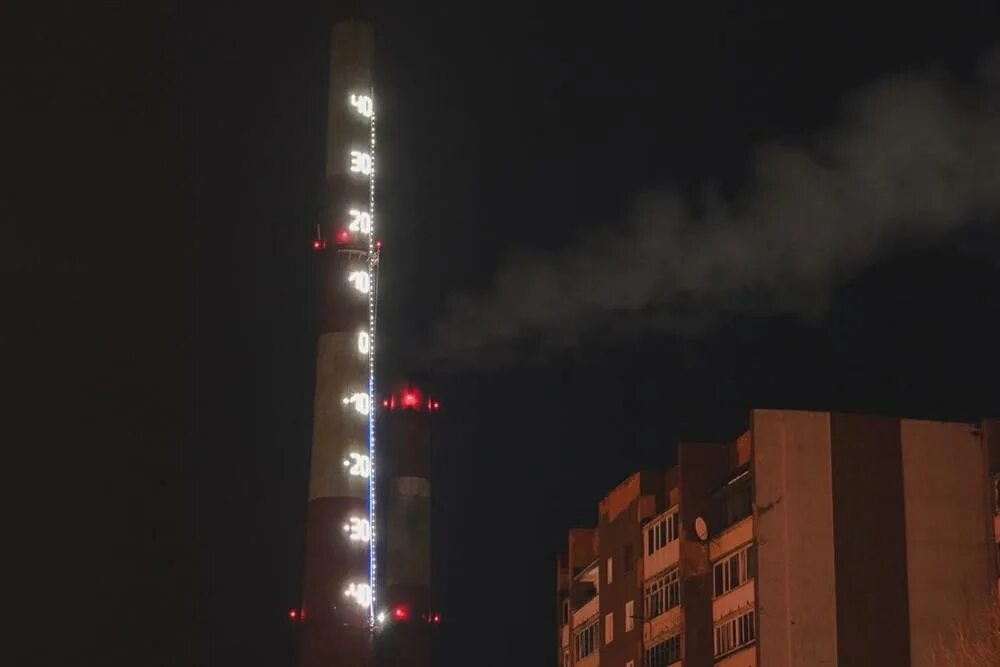 Термометр в мурманске на трубе. Котельная градусник уфа. Градусник мурманск. 65 метровый градусник мурманск. Градусник мурманск.