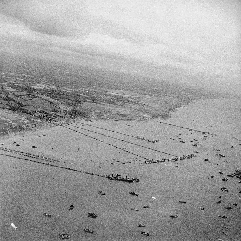 Нормандия в июне. Малберри (гавань). Нормандия Омаха Бич. Нормандия пляж Омаха. Пляж Омаха 1944.