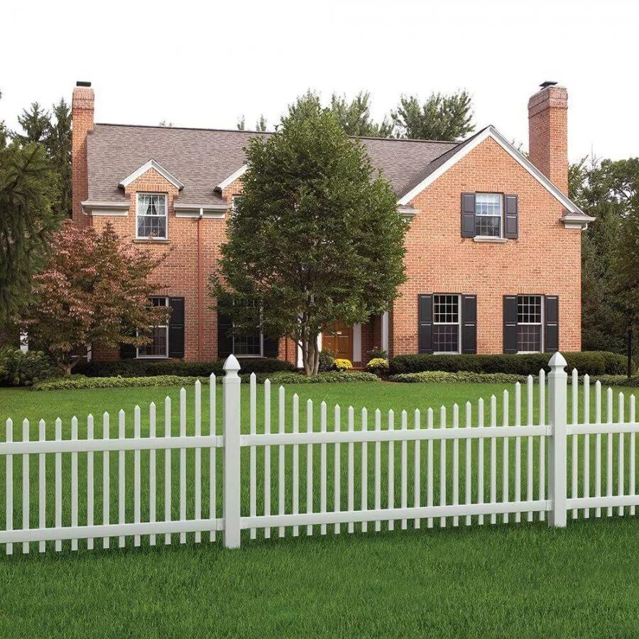 Забор в частном доме. Заборы в европе. Забор ферма американский. Невысокий забор. Собственность забор.