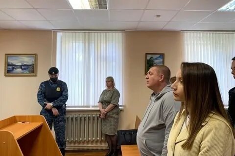 Судит брата