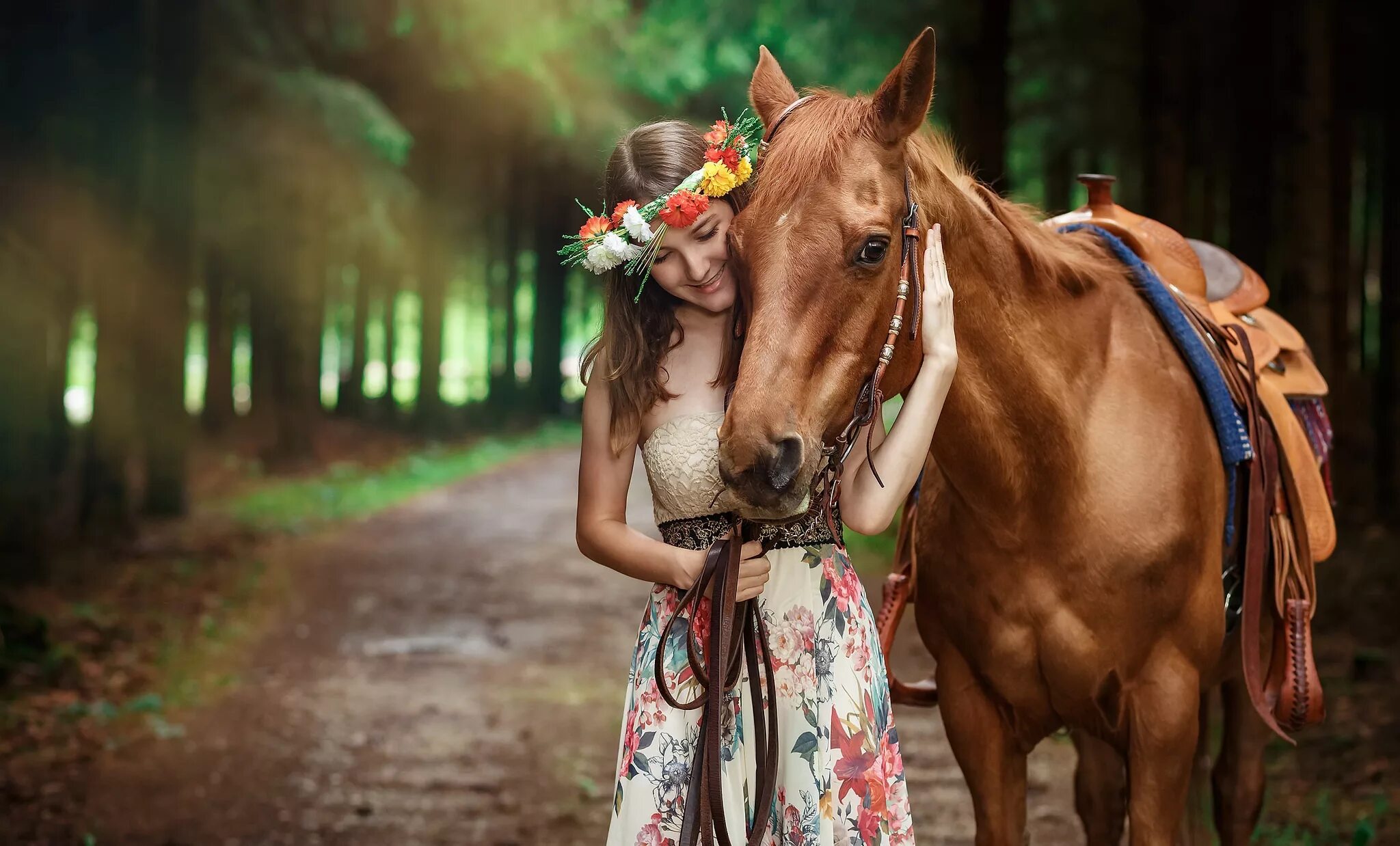 На рыжем коне. Хорс герл. Девушка с лошадью. Девочка и конь. Фотосессия с лошадьми.