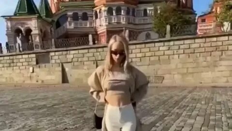 Блогерша разводит деда