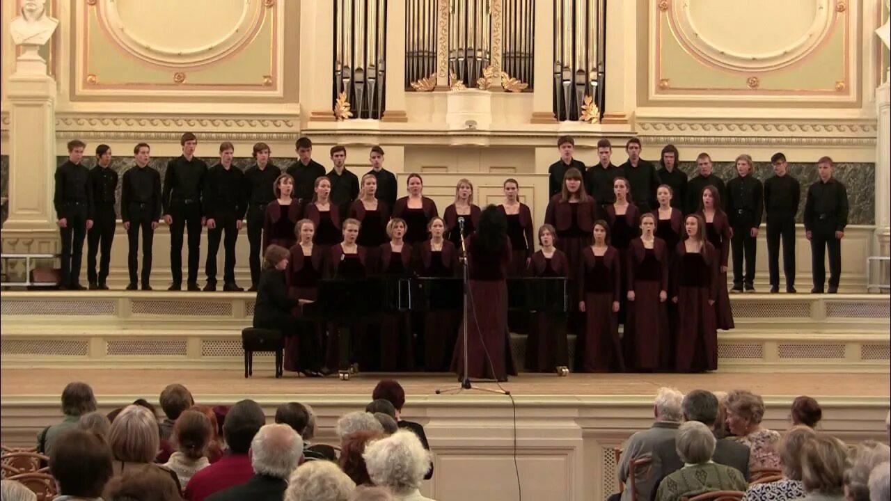 Увертюра к вступлению хора. Концертмейстер хора.