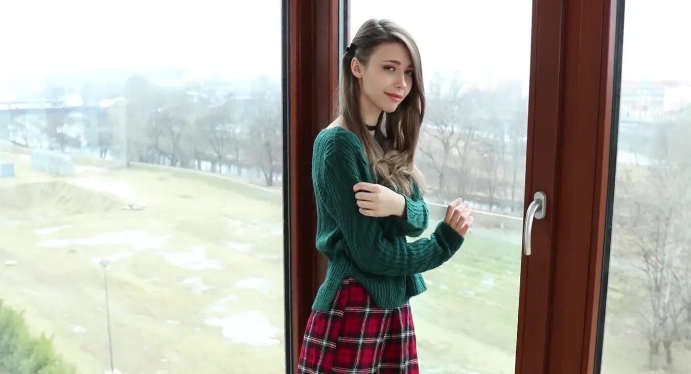 Over teen. Mila Azul глаза.