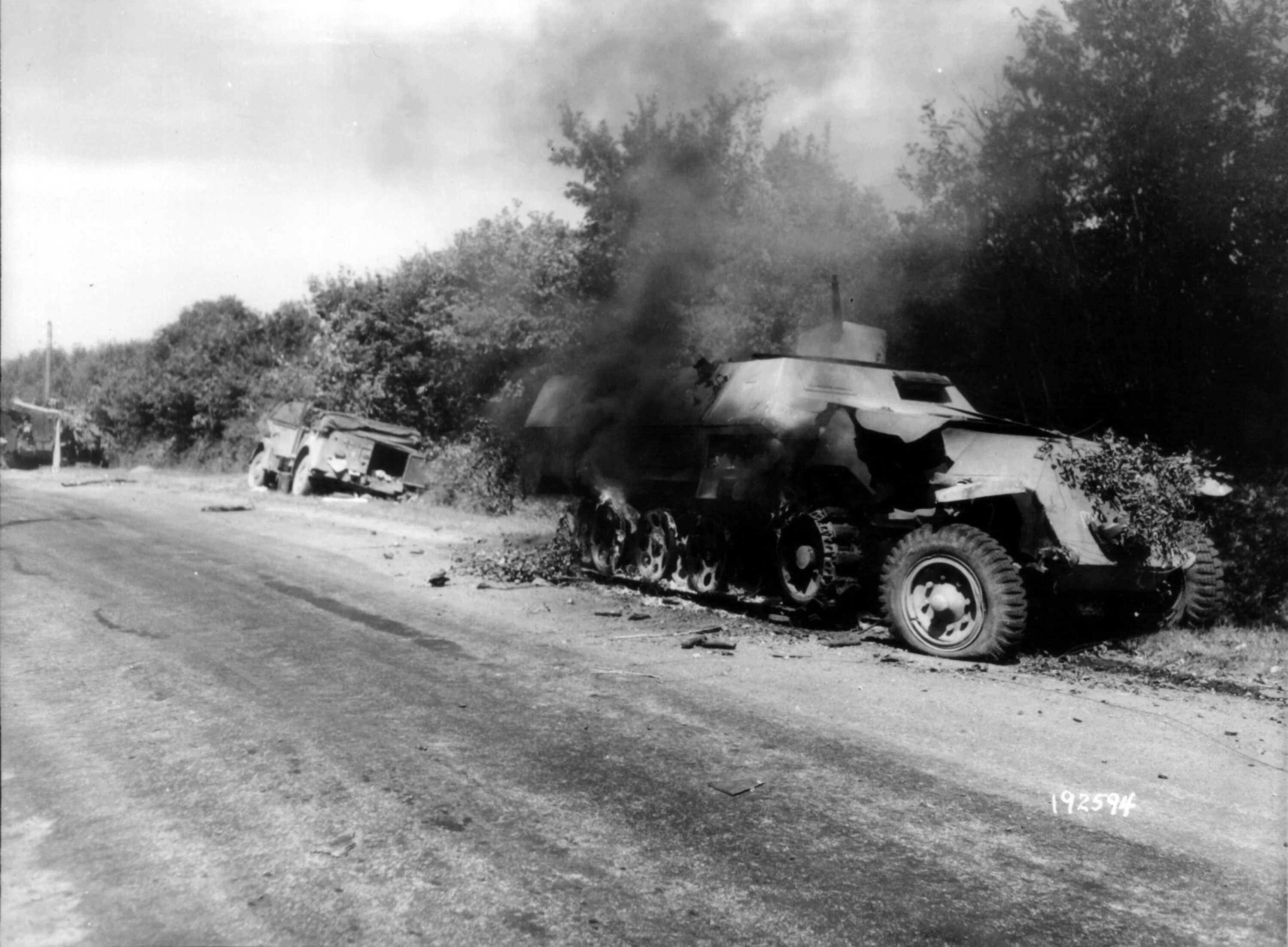 Битва на дороге 3. Подбитая немецкая техника 1941. Немецкая техника ВОВ 1941-1945. Военная техника вермахта 1941-1945.