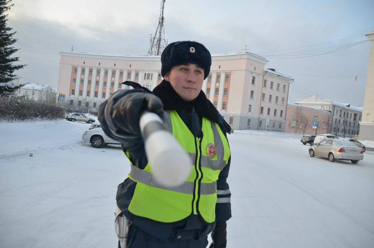 Сотрудники ГИБДД Краснотурьинск. ГИБДД Краснотурьинск. Инспектор ДПС В Краснотурьинске. ГИБДД Краснотурьинск Мустафин. Номера отделов гибдд