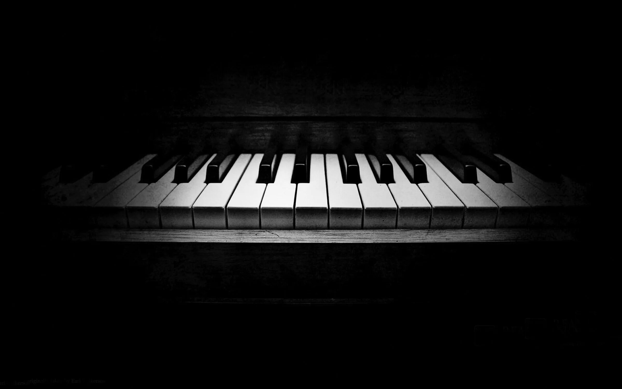 Фортепиано фон. Рояль на черном фоне. Клавиши фортепиано. Пианино. Фортепиано черные клавиши