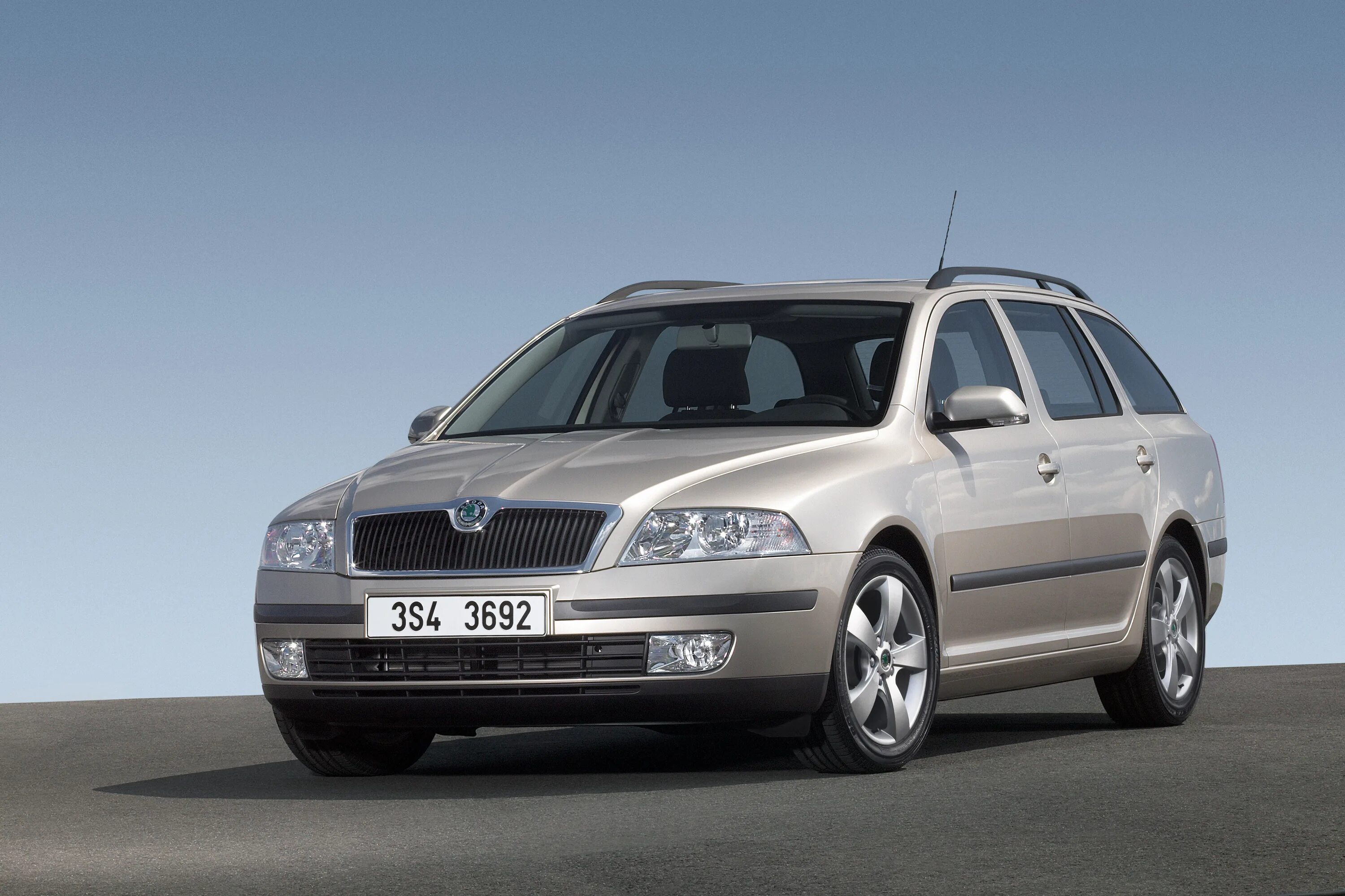 Октавию комби. Skoda Octavia Combi 2. Skoda Octavia a5 универсал. Škoda Octavia II 2004.