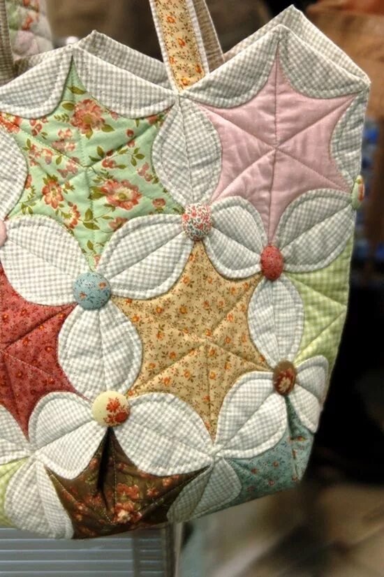 Изделия техникой пэчворк. Пэчворк идеи. Лоскутные изделия. Квилтинг лоскутное шитье. Пэчворк мастер класс.