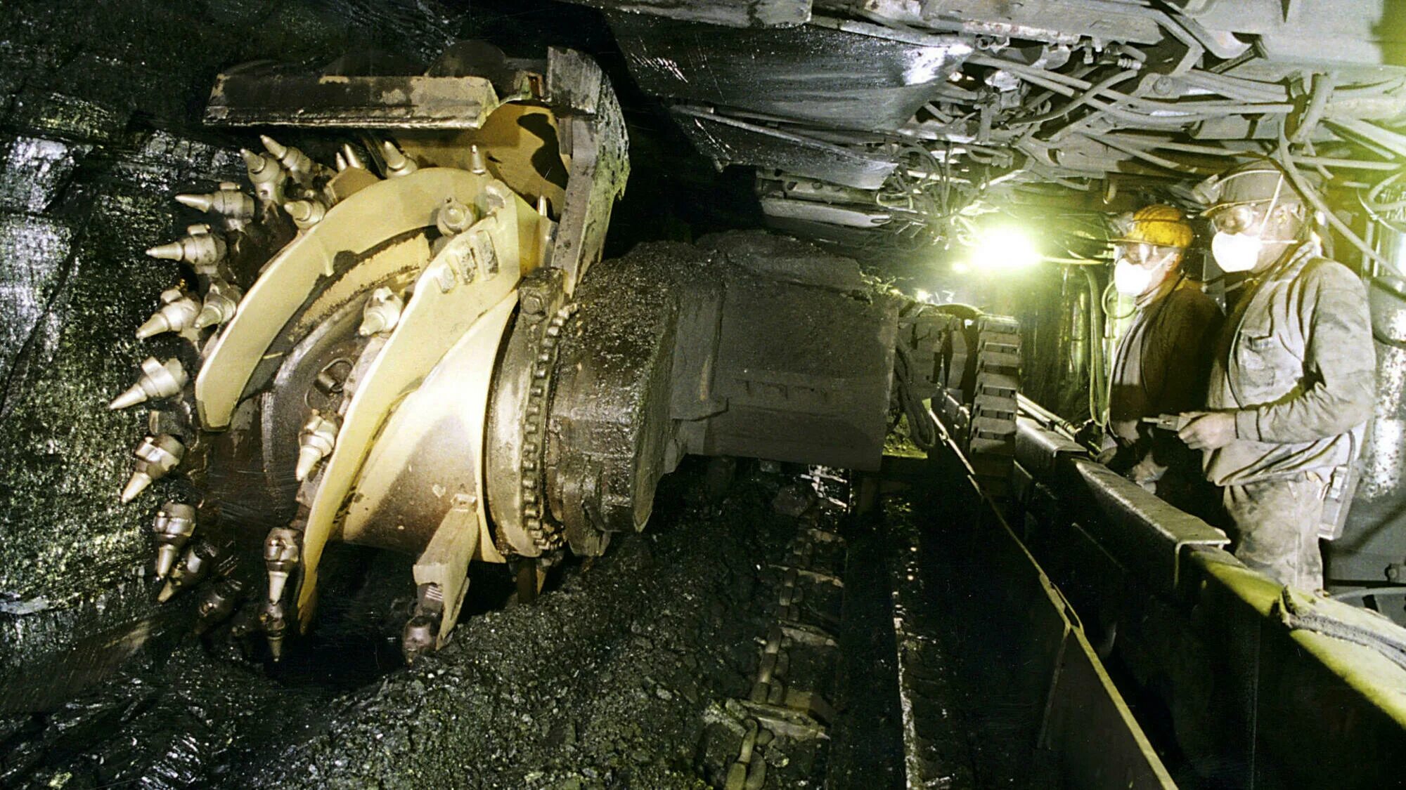Шахта угольная проходка. Подземная добыча. Добыча полезных ископаемых в шахте. Подземная добыча угля.