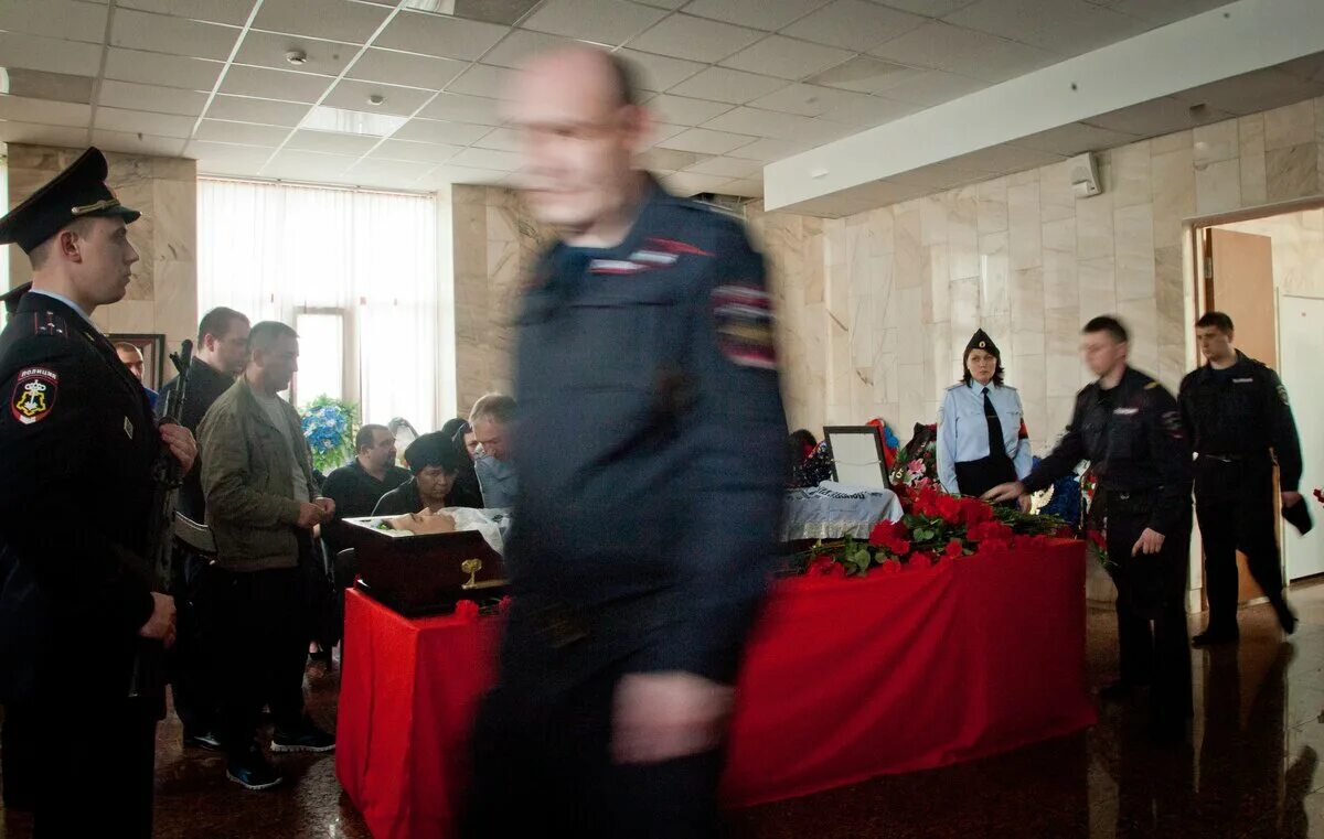 Погибшим полицейским. В ельне простились с погибшим. андрей баннов полицейский. в кашине простились с погибшим. простились с полицейским погибшим в суворове.
