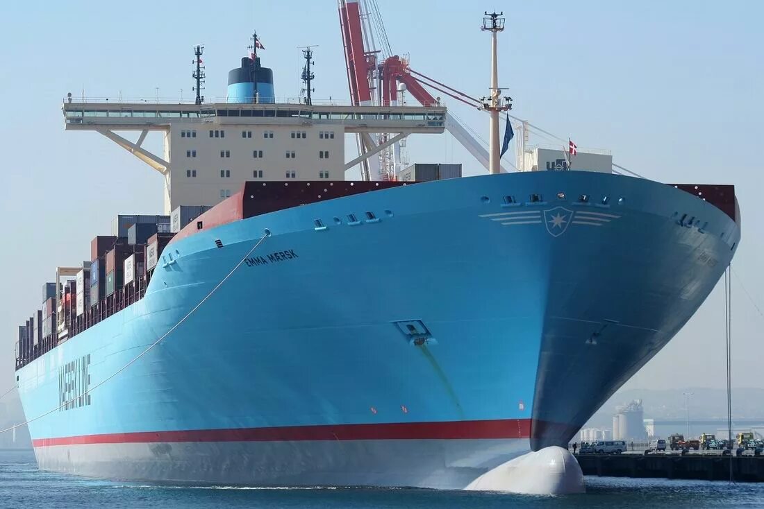 Осадка судна в грузу. Emma Maersk судно. Контейнеровоз Emma Maersk. Самый большой контейнеровоз в мире Маерск.