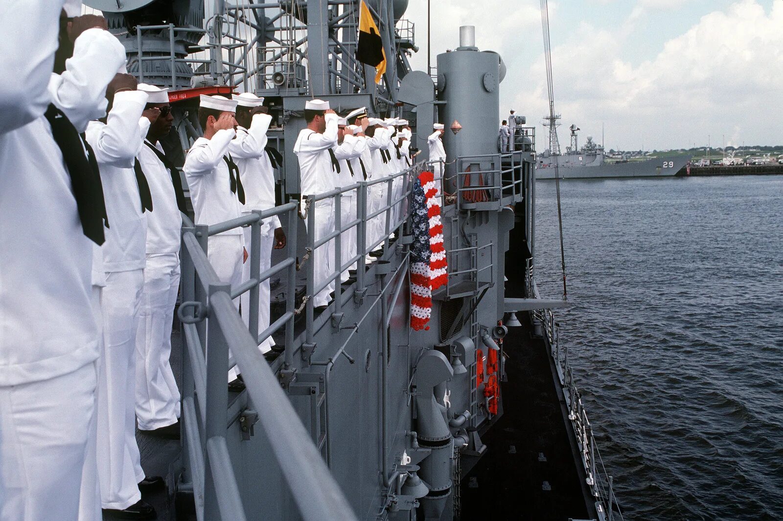 Uss stark. USS Stark (FFG-31). Фрегат Старк 1987. Фрегата USS Stark. Американский Фрегат "Старк".