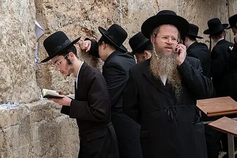 Ular litr bilan ichkariga kiradilar