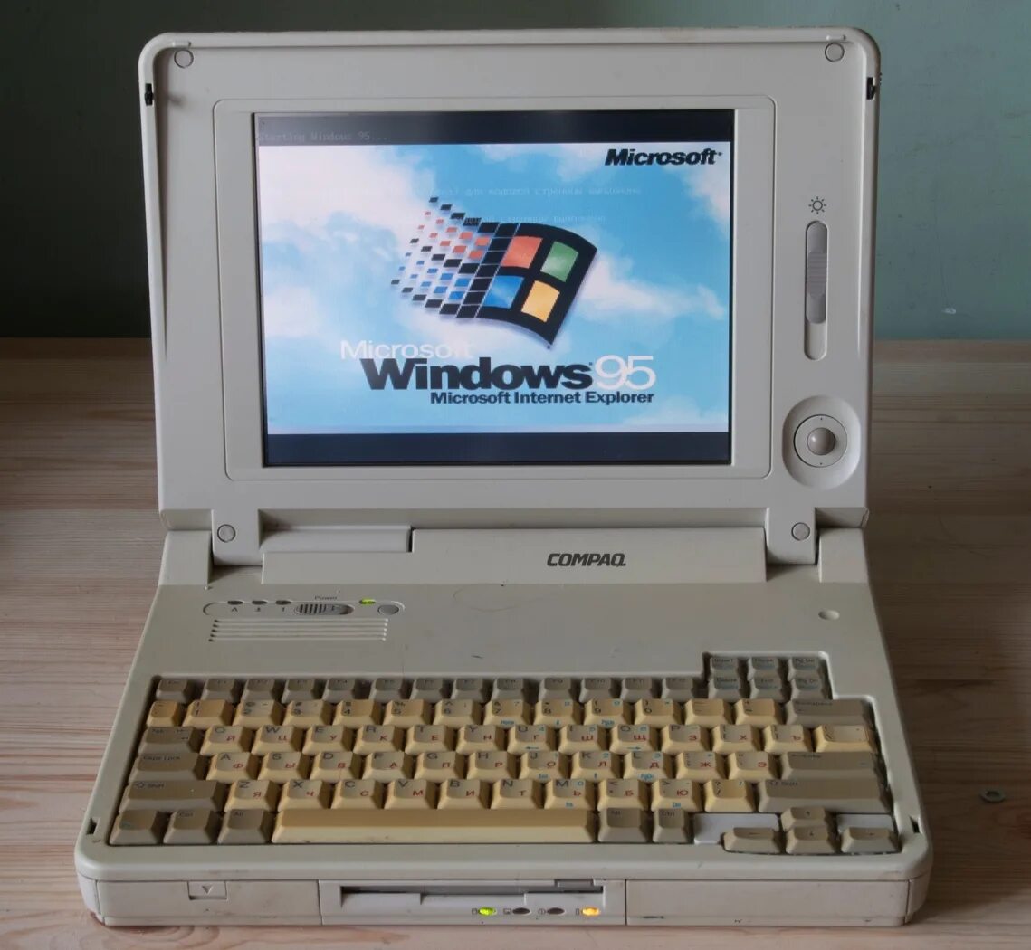 Компьютер 90 годов. Ibm 90-х. ibm компьютеры 90-х. compaq 286. ibm 90y8579.